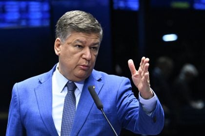 Presidente da CPMI do INSS defende votação em bloco após suspensão por Dino