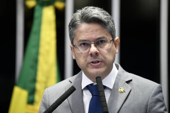 Senador Alessandro Vieira atualiza contagem de assinaturas para CPI sobre ministros do STF e Banco Master
