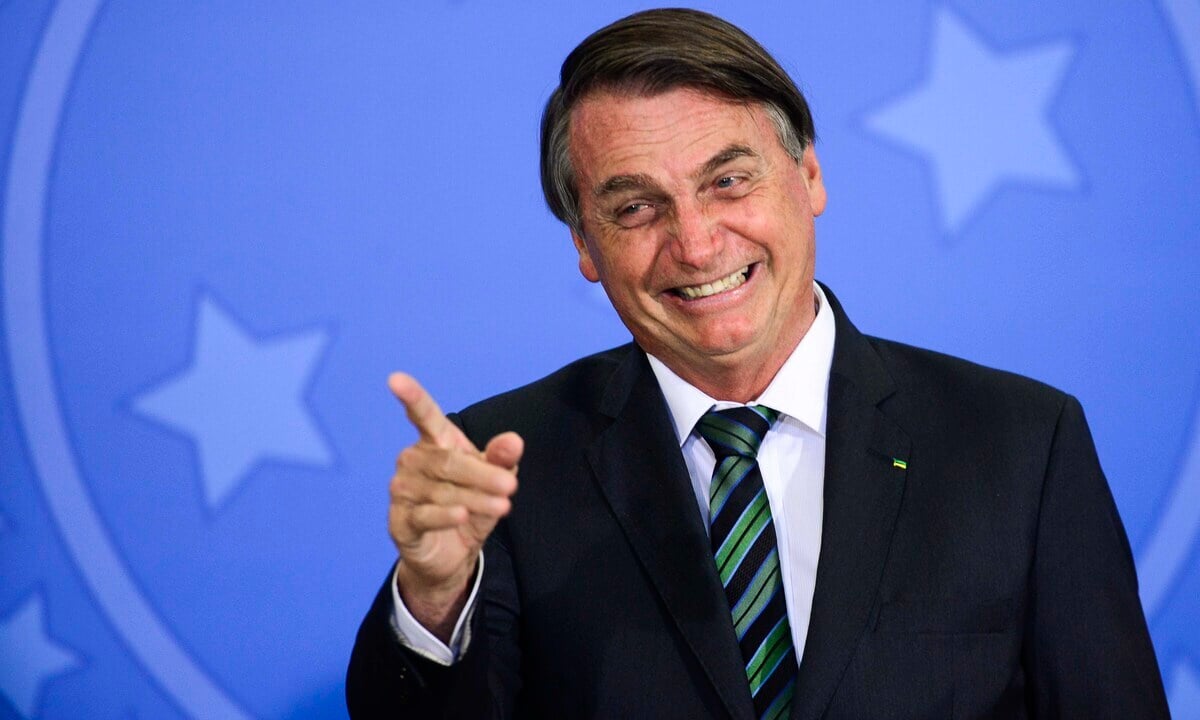 Defesa de Bolsonaro pede ao STF visita excepcional de assessor de Trump