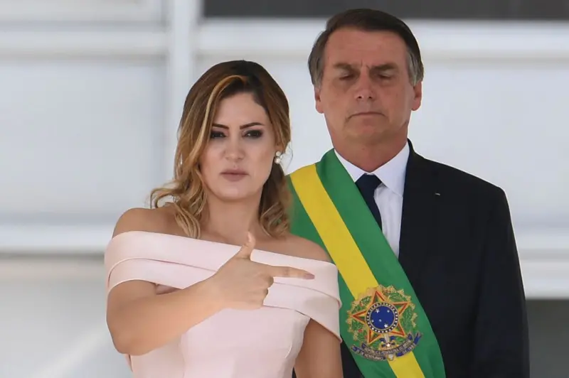 Michelle Bolsonaro se manifesta após internação do ex-presidente