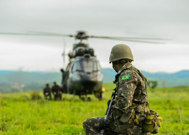 Exército investe R$ 1,3 bi em mísseis e blindados