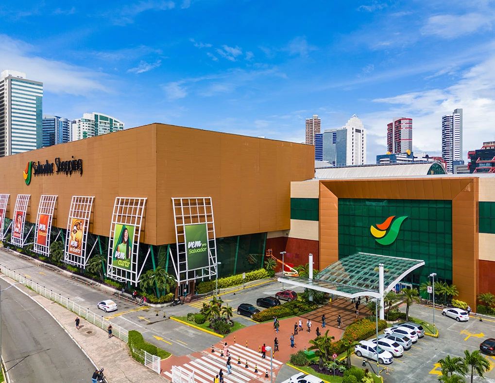 Suspeita age sob ordens de marido detento em sequestro no shopping de Salvador