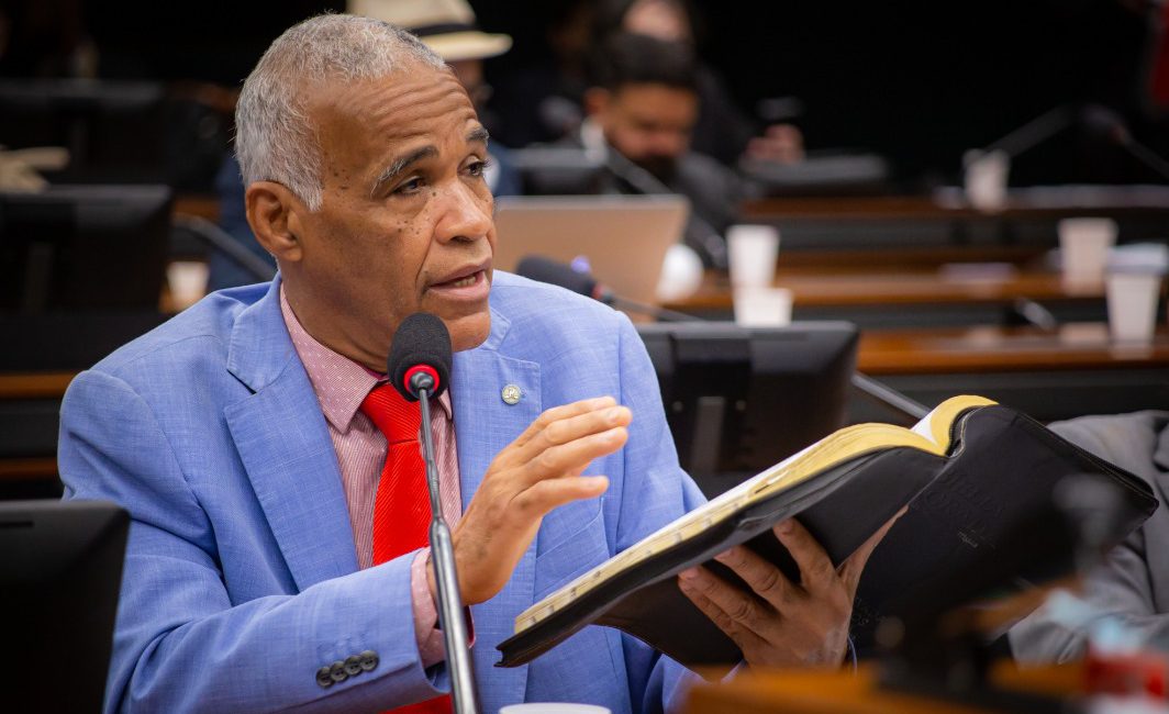 Pastor Sargento Isidório é condenado a pagar R$ 3 milhões em indenização à deputada Erika Hilton