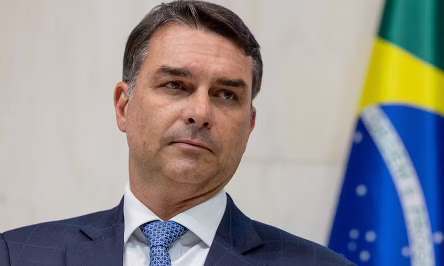 PT endurece contra Flávio Bolsonaro em resolução