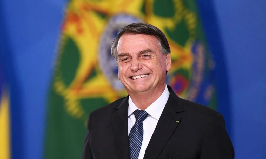 Jair Bolsonaro segue internado na UTI sem previsão de alta