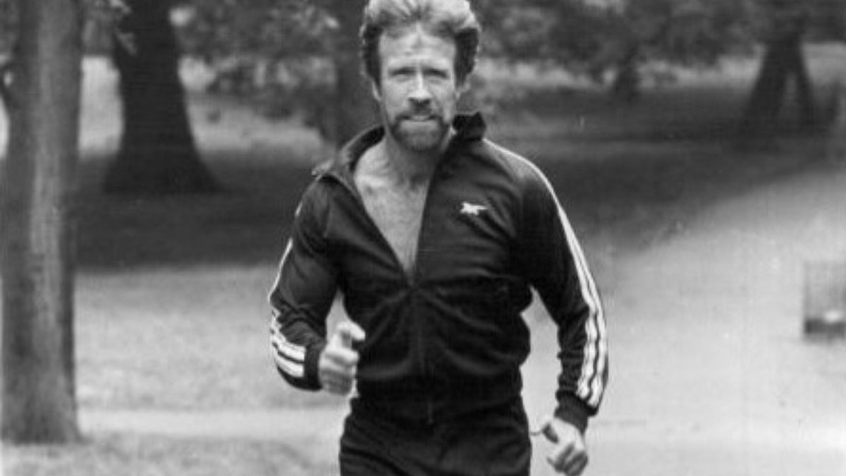 Morte de Chuck Norris aos 86 anos gera comoção entre políticos brasileiros