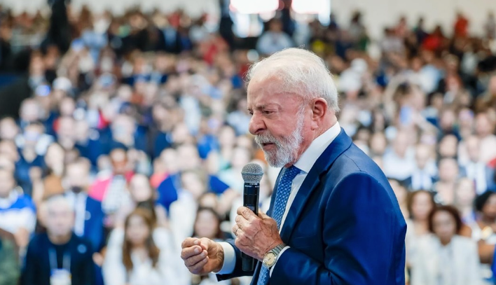 Lula confirma intenção de disputar reeleição em 2026