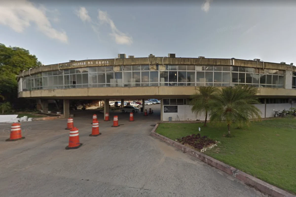 Soldado da PM atira contra major em unidade em Salvador