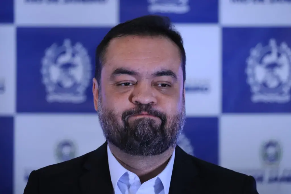 Cláudio Castro renuncia ao governo do Rio