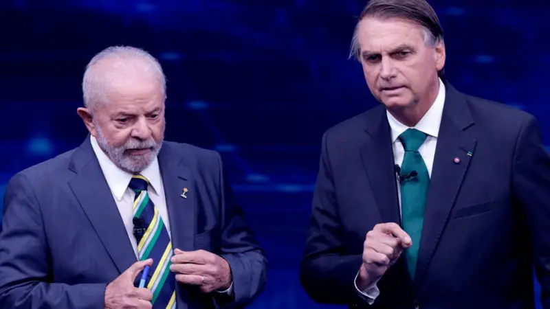 Lula se compara a Opala turbinado e diz que Bolsonaro está no desmanche