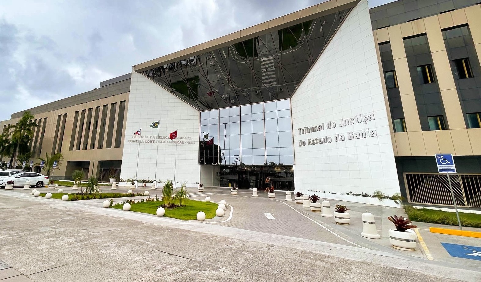 Desembargador diz que ninguém mais quer trabalhar ao julgar pensão de vítima de violência