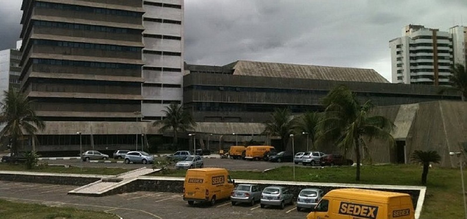 Leilão da antiga sede dos Correios na Pituba termina sem propostas