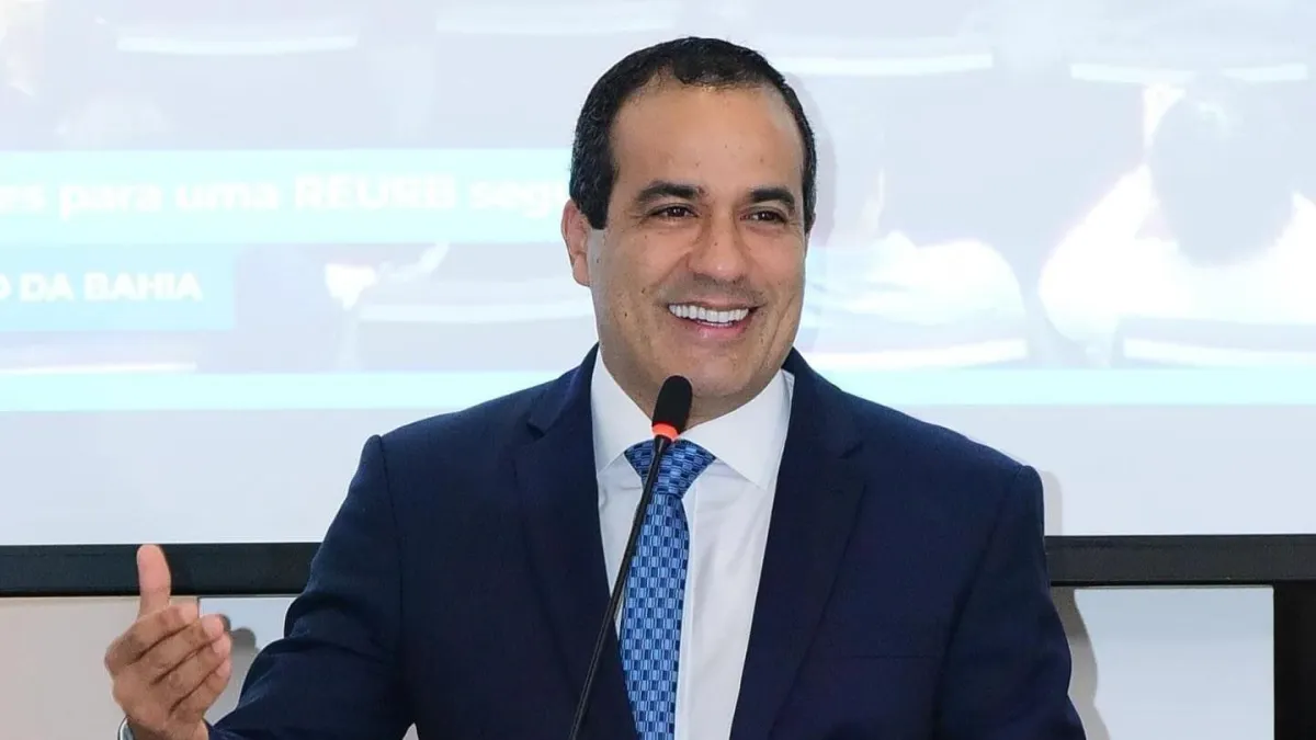 Bruno Reis sanciona lei que proíbe materiais sobre identidade de gênero para crianças em Salvador