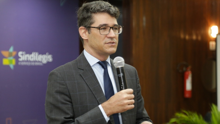 Teto de R$ 46,3 mil é insuportável para carreiras públicas, afirma líder sindical