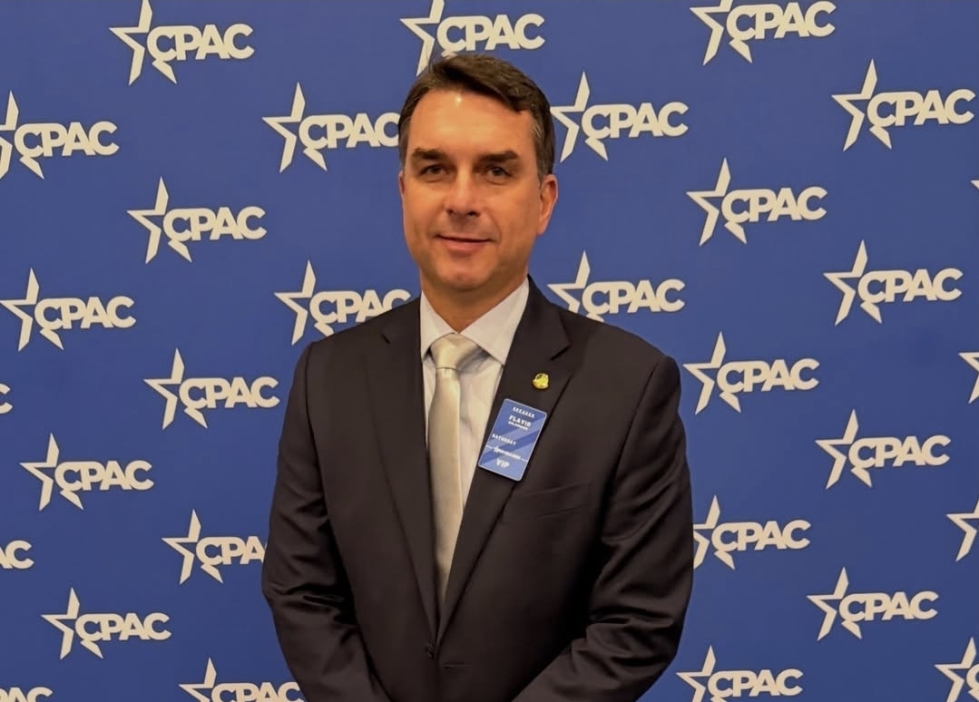 Flávio Bolsonaro afirma que PL da Misoginia foi armadilha do PT