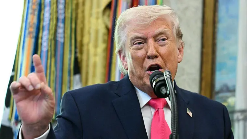 Trump autoriza petroleiro russo a entregar óleo em Cuba