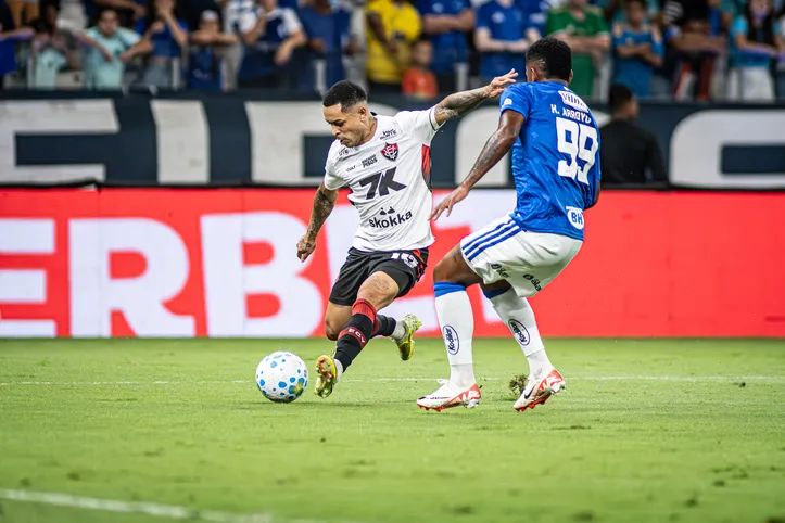 Cruzeiro goleia Vitória por 3 a 0 no Mineirão pela 9ª rodada do Brasileirão