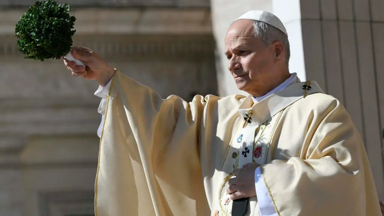 Papa Leão XIV celebra sua primeira missa de Páscoa e faz apelo pela paz