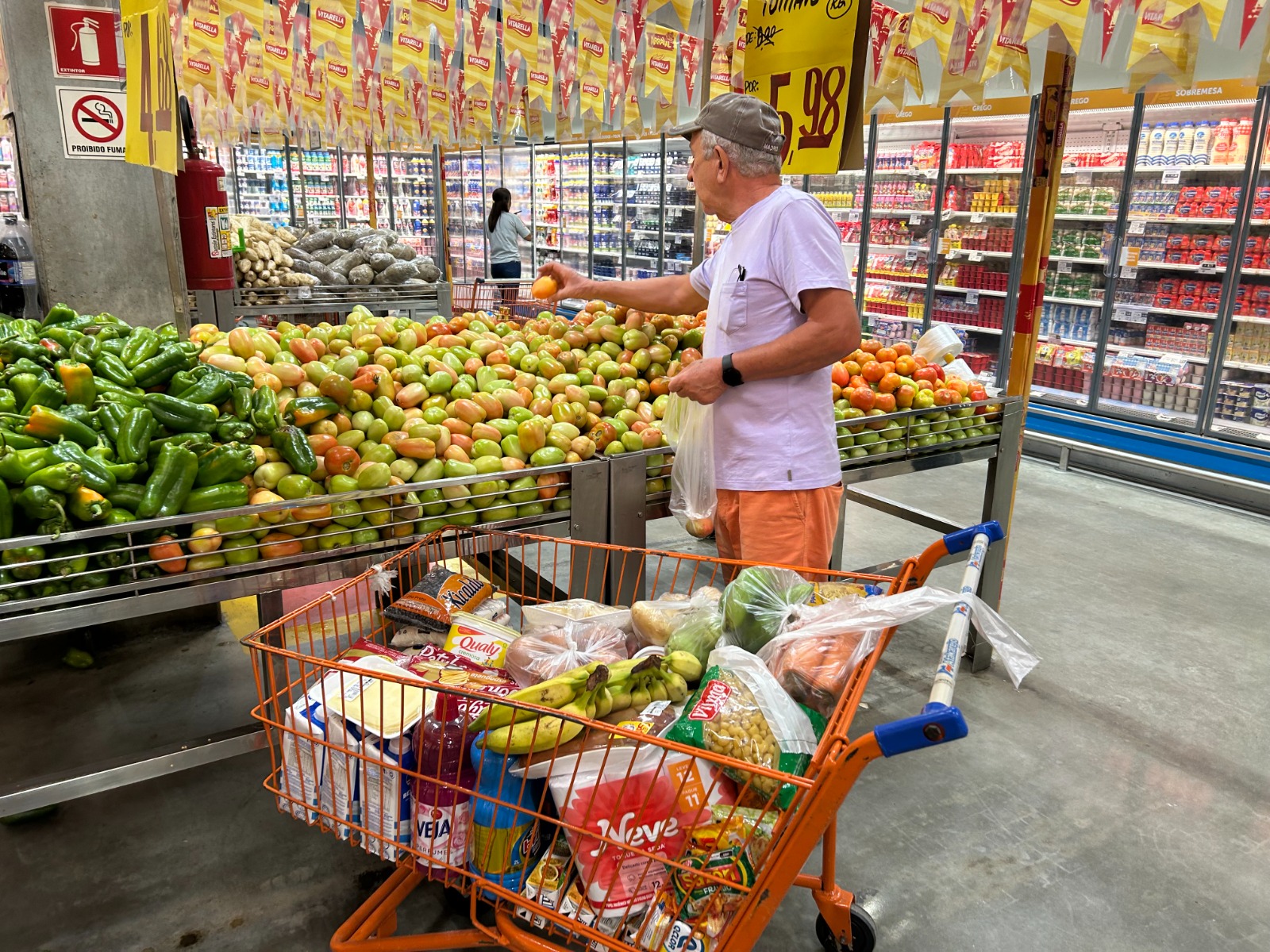 Cesta básica fica mais cara em todas as capitais em março
