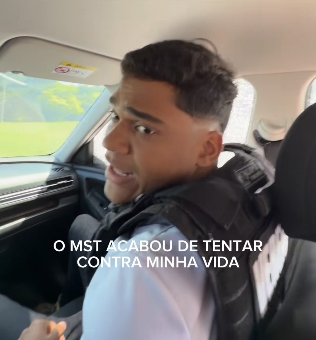 Vereador Sandro Filho acusa MST de agressão e destruição de veículo oficial após chegada da marcha a Salvador