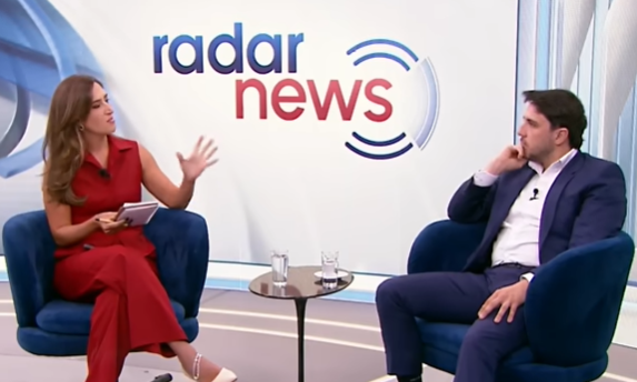 Renan Santos defende debate sobre inclusão de psilocibina e canabidiol no SUS para tratamento de depressão e ansiedade