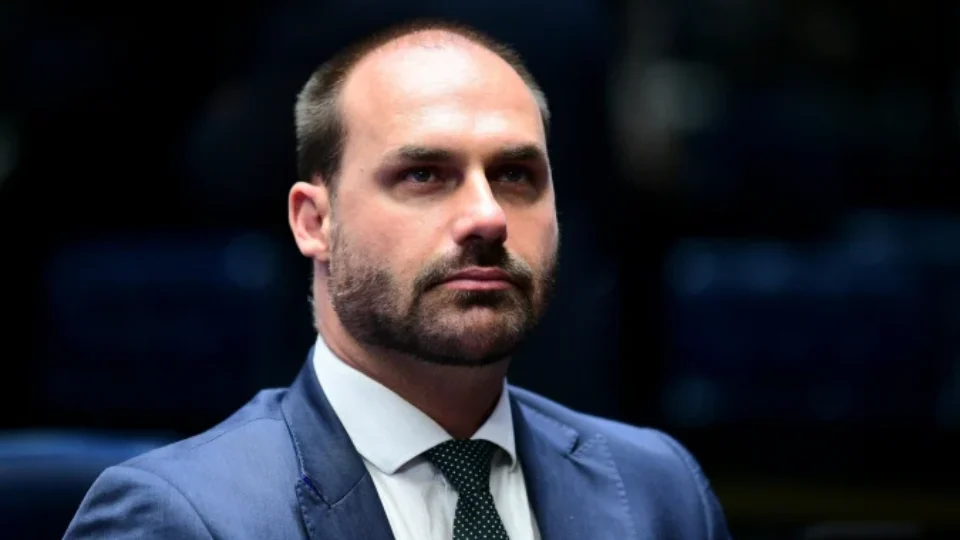 André Mendonça suspende julgamento de Eduardo Bolsonaro por difamação contra Tabata Amaral