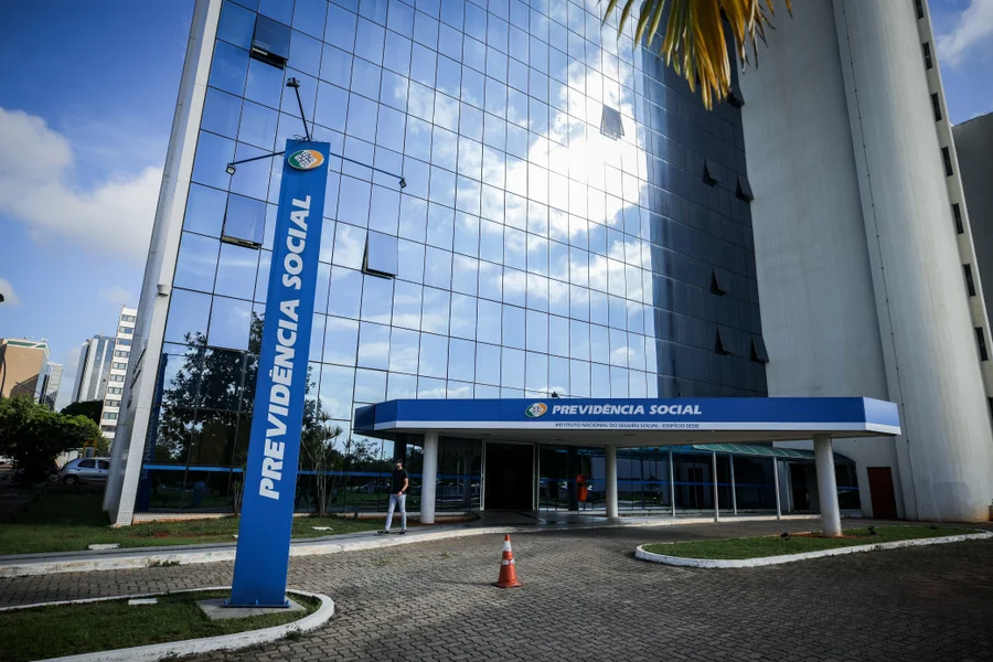 PF investiga consultoria de lobista do INSS por aportes no Banco Master