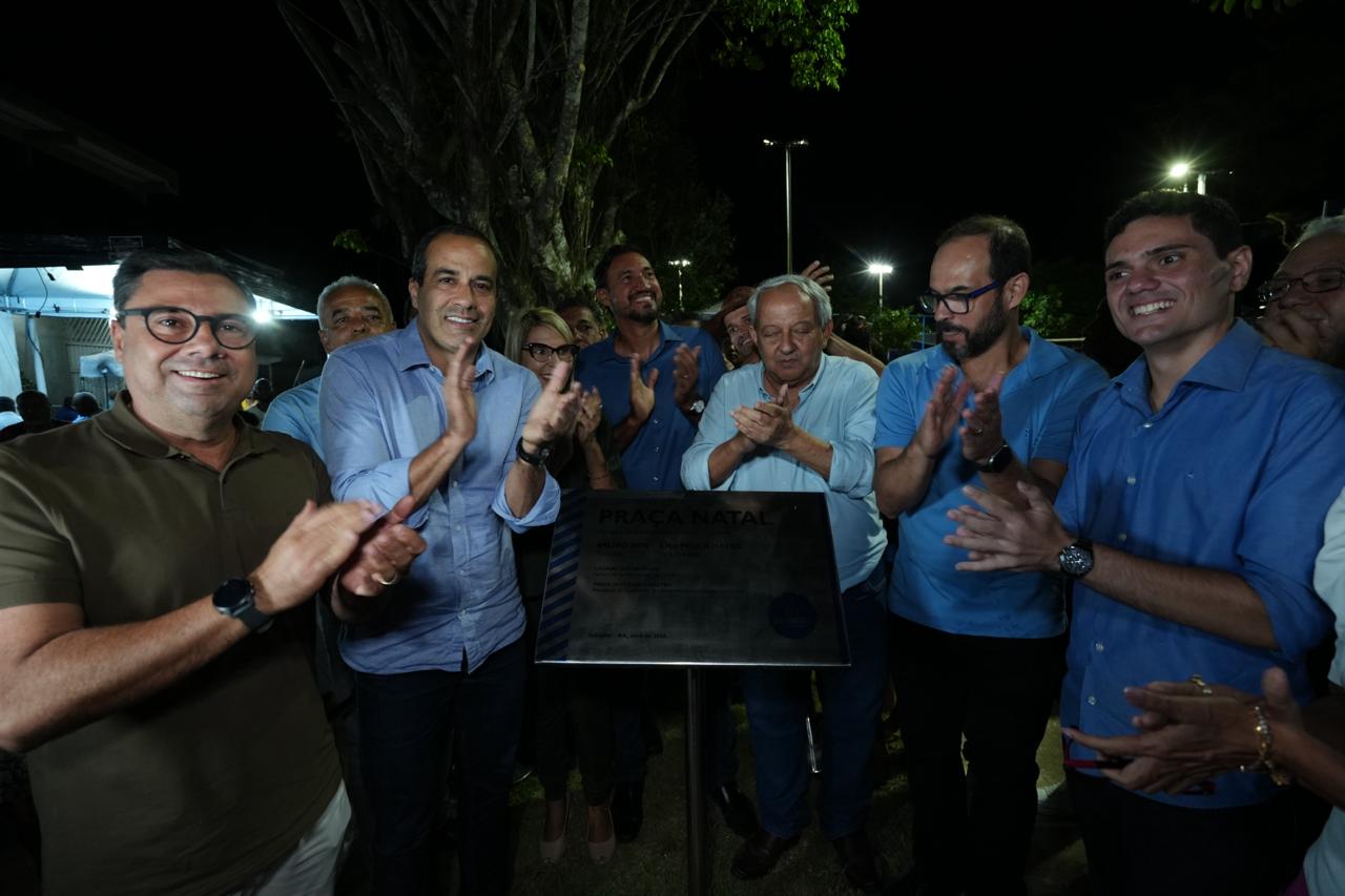 Bruno Reis inaugura praça reformada em Paripe