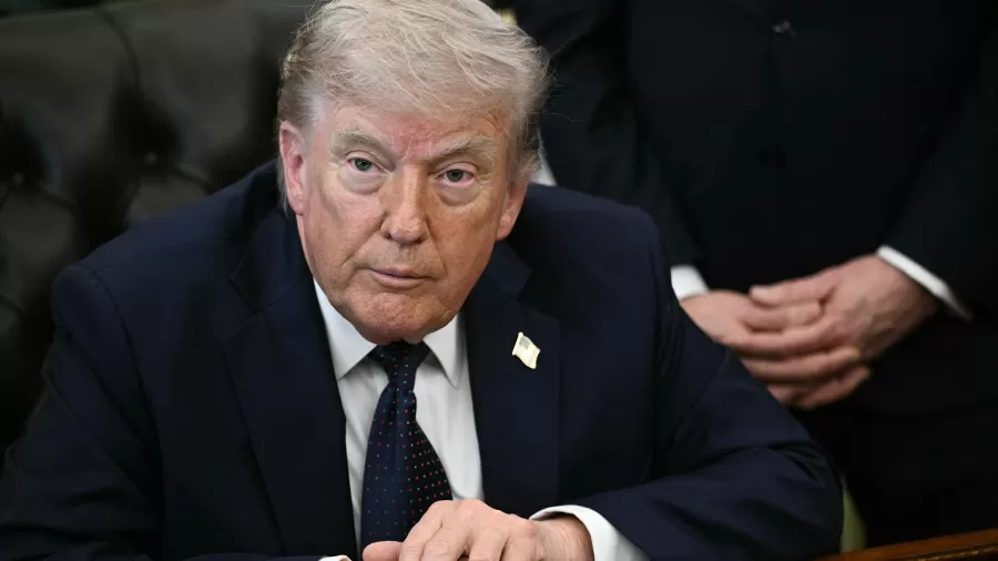 Trump registra desaprovação recorde de 62% e perde apoio na economia