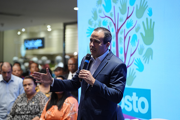 Bruno Reis rebate ataques do PT e destaca perfil da maternidade municipal em Salvador