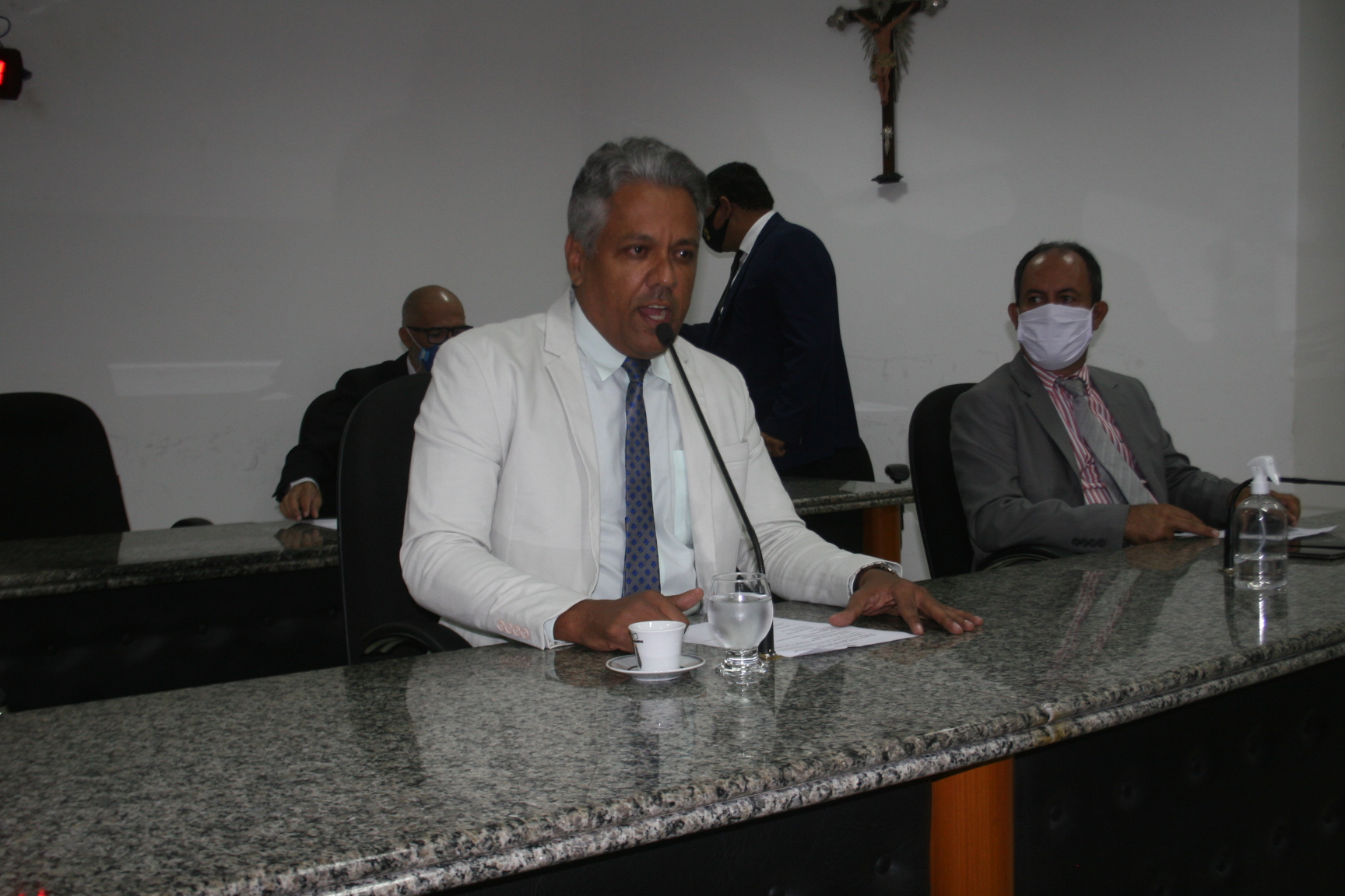 Vereador do PT critica governo Jerônimo por “requentar” apoios