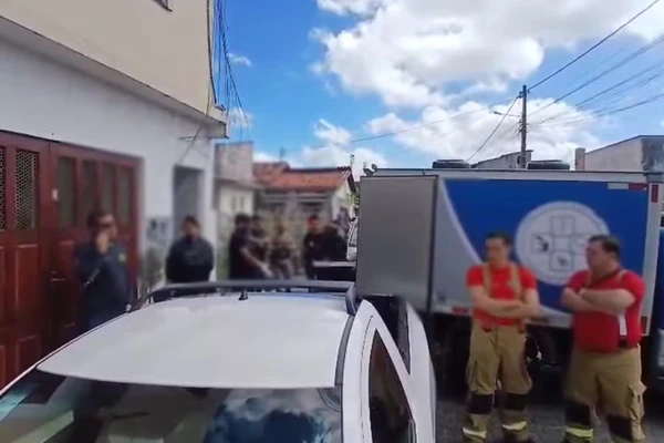 Avô de crianças mortas em incêndio é detido no aeroporto de Salvador