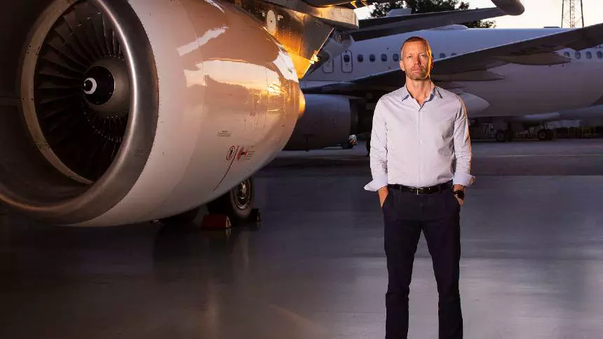 Fim da escala 6x1 pode acabar com voos internacionais, alerta CEO da Latam