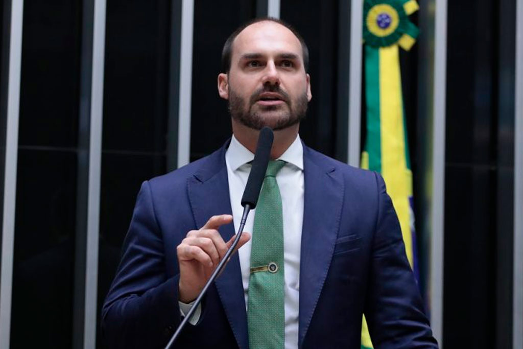Eduardo Bolsonaro contra-ataca Ricardo Salles e o rotula de “biruta político”