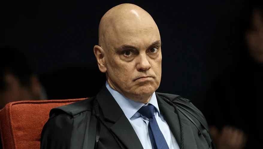 Alexandre de Moraes autoriza cozinheira da família Bolsonaro a acessar residência com prisão domiciliar