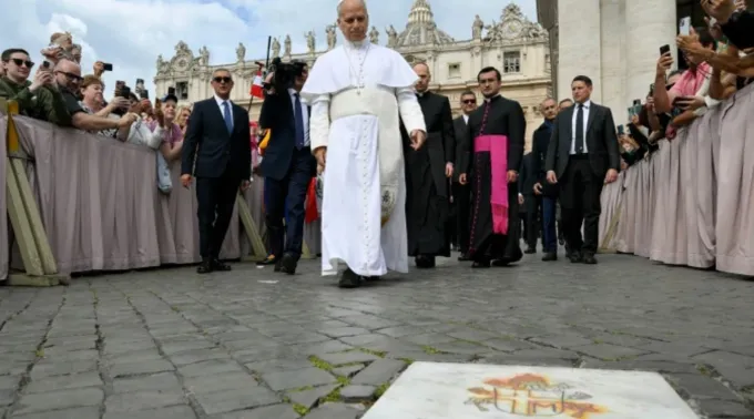 No dia de Nossa Senhora de Fátima, Leão XIV reza no local do atentado contra João Paulo II