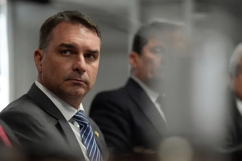 Flávio Bolsonaro diz que só teme perseguição política