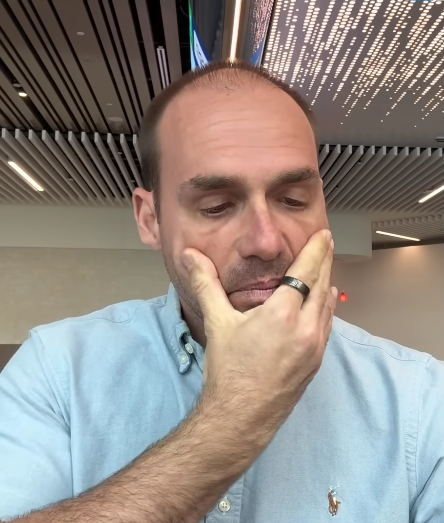 Intercept revela contrato de Eduardo Bolsonaro em produção de Dark Horse