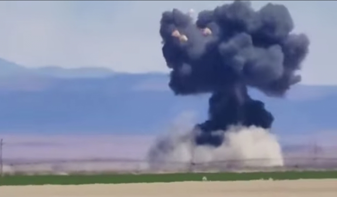 Dois caças da Marinha dos EUA colidem em pleno voo durante show aéreo em Idaho