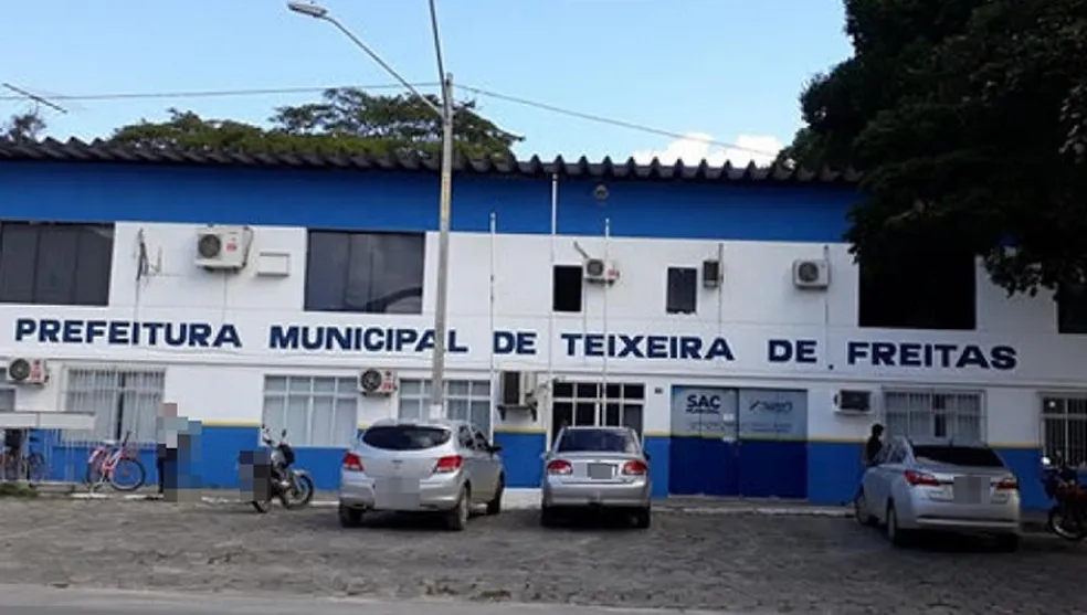 Servidores denunciam pressão política na Prefeitura de Teixeira de Freitas