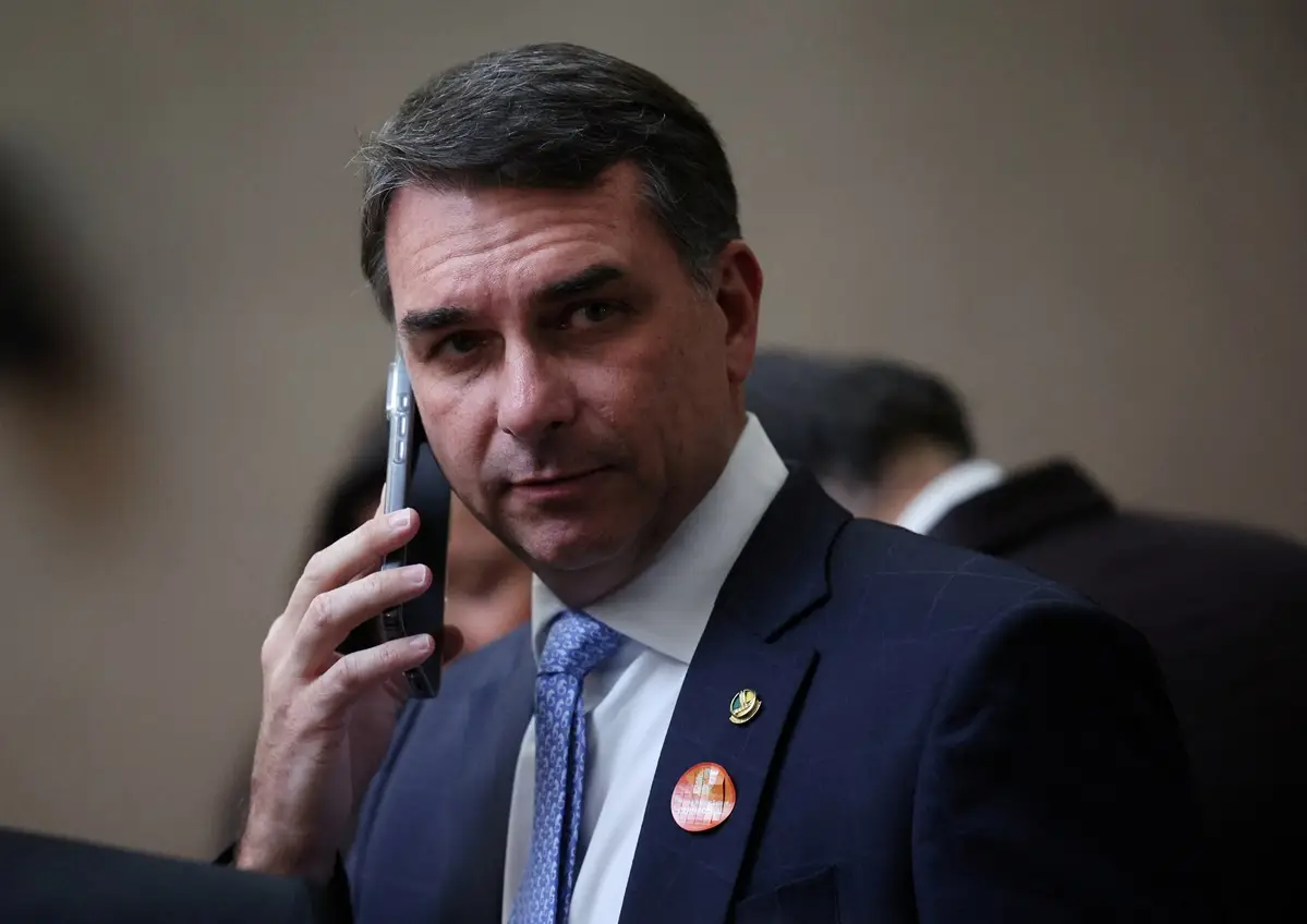 45,1% veem forte enfraquecimento de Flávio após diálogos com Vorcaro