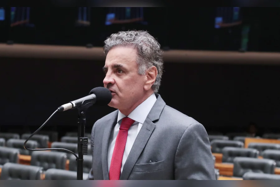 Tucanos avaliam Aécio Neves como opção presidencial em meio a crise bolsonarista
