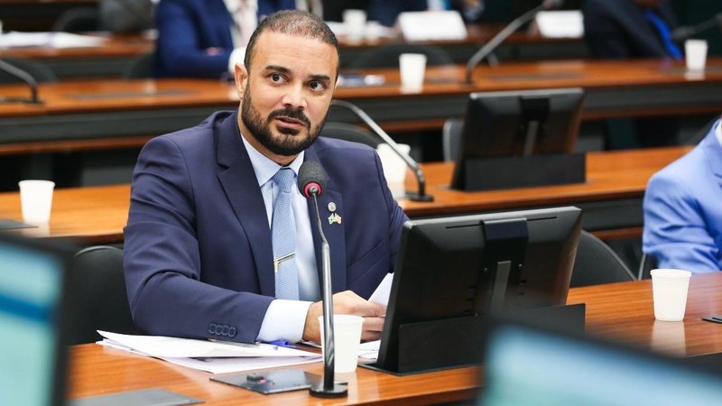 Capitão Alden justifica assinatura em emenda da escala 6x1