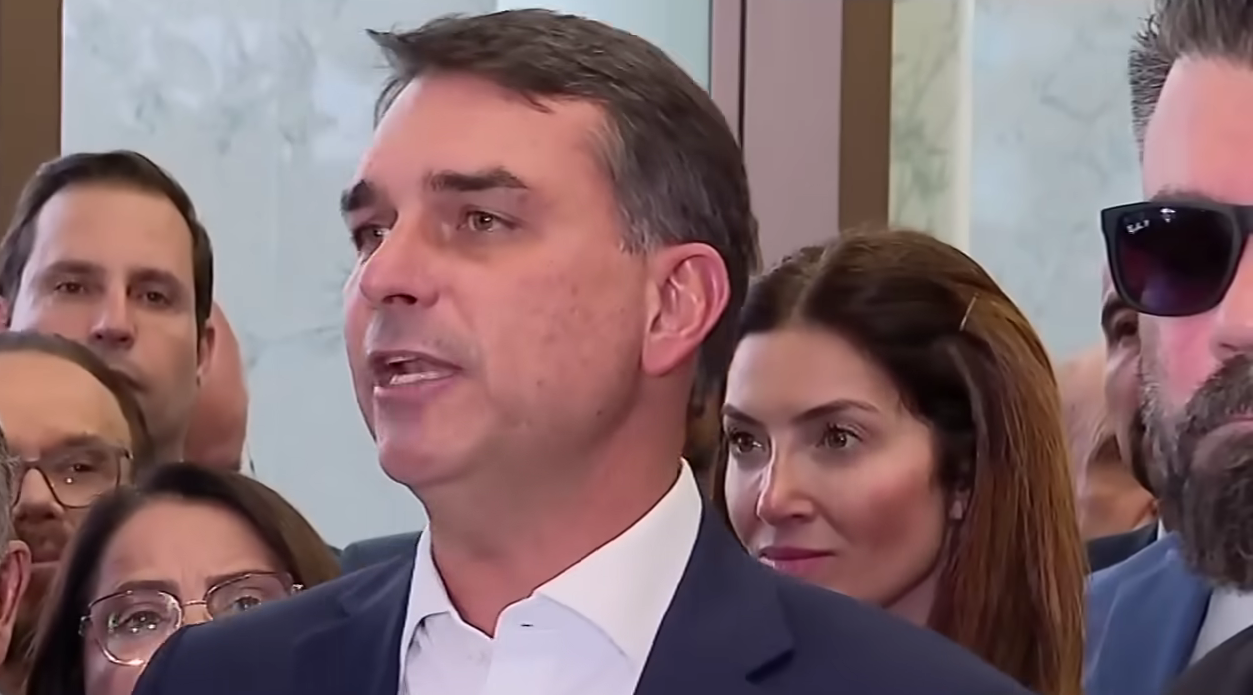 PF investiga repasse de Flávio Bolsonaro a entidade suspeita de esquema dos Brazão