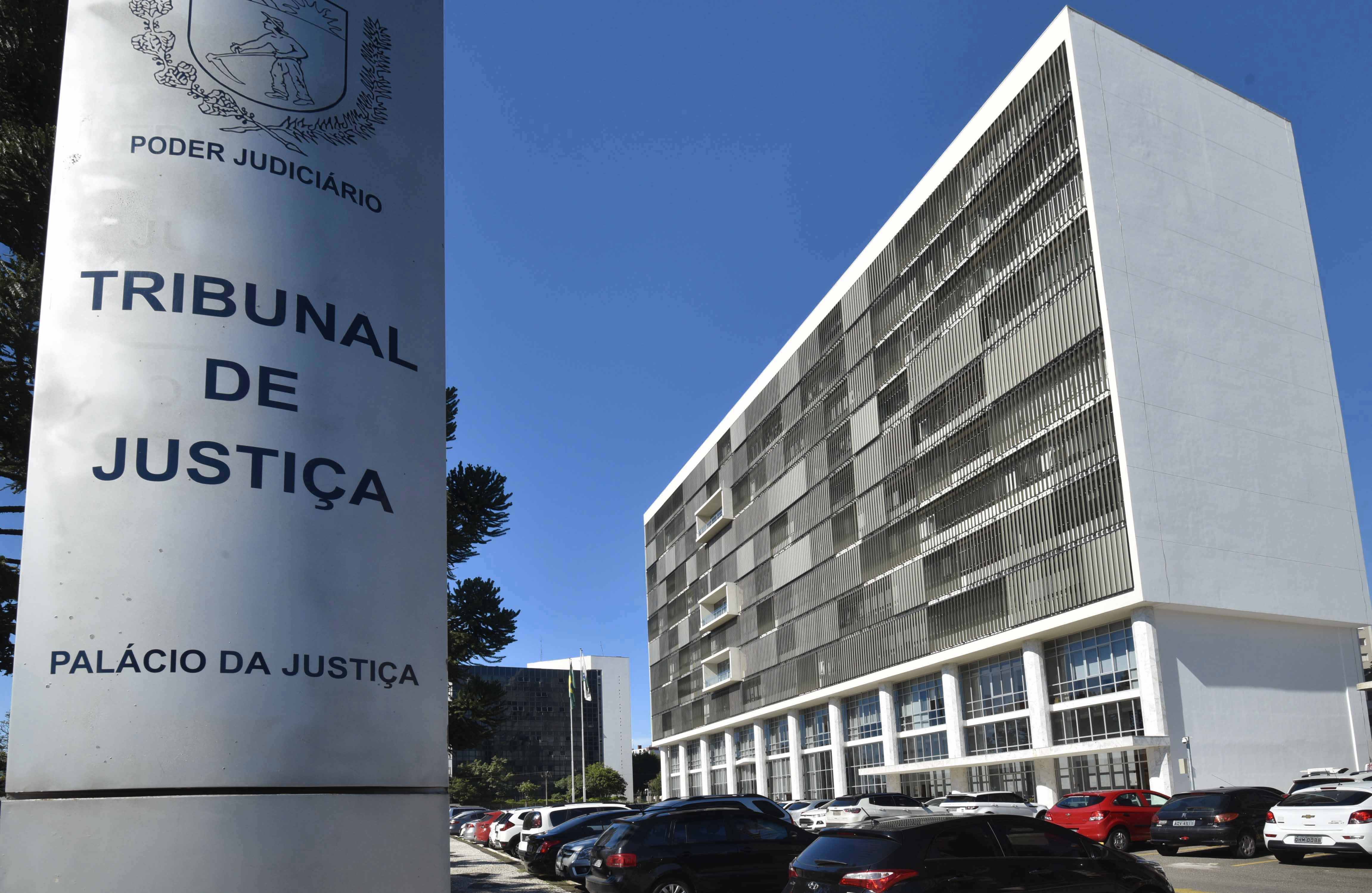 Casal de Araucária (PR) matricula filhos após multa de R$ 1,4 milhão por manter filhos no ensino domiciliar