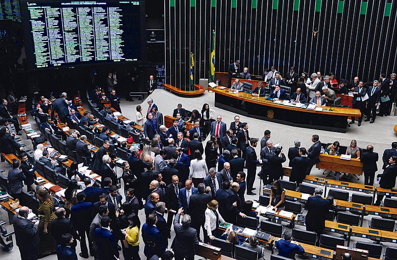 Câmara aprova blindagem ao orçamento dos partidos