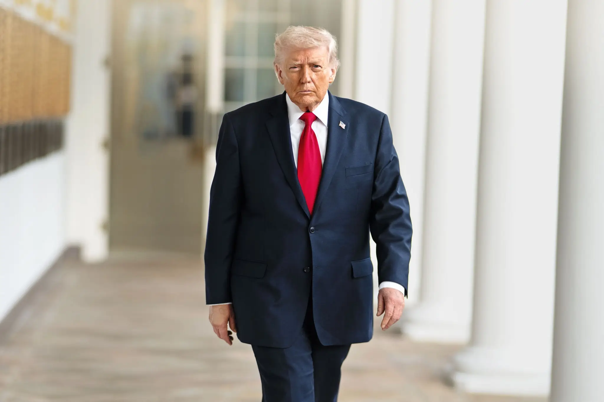 Trump exige que estrangeiros saiam dos EUA para solicitar green card