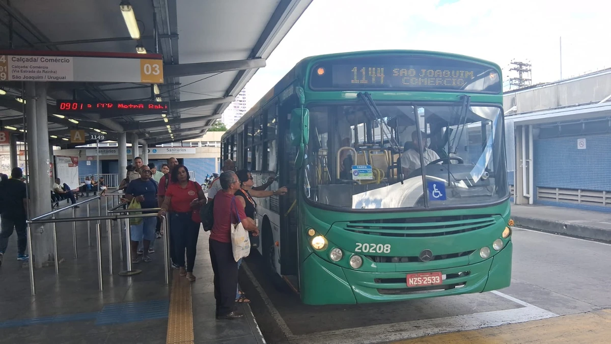 Rodoviários de Salvador suspendem greve após acordo no TRT