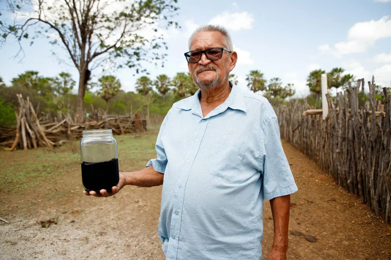 Dono de sítio comemora confirmação de petróleo no Ceará