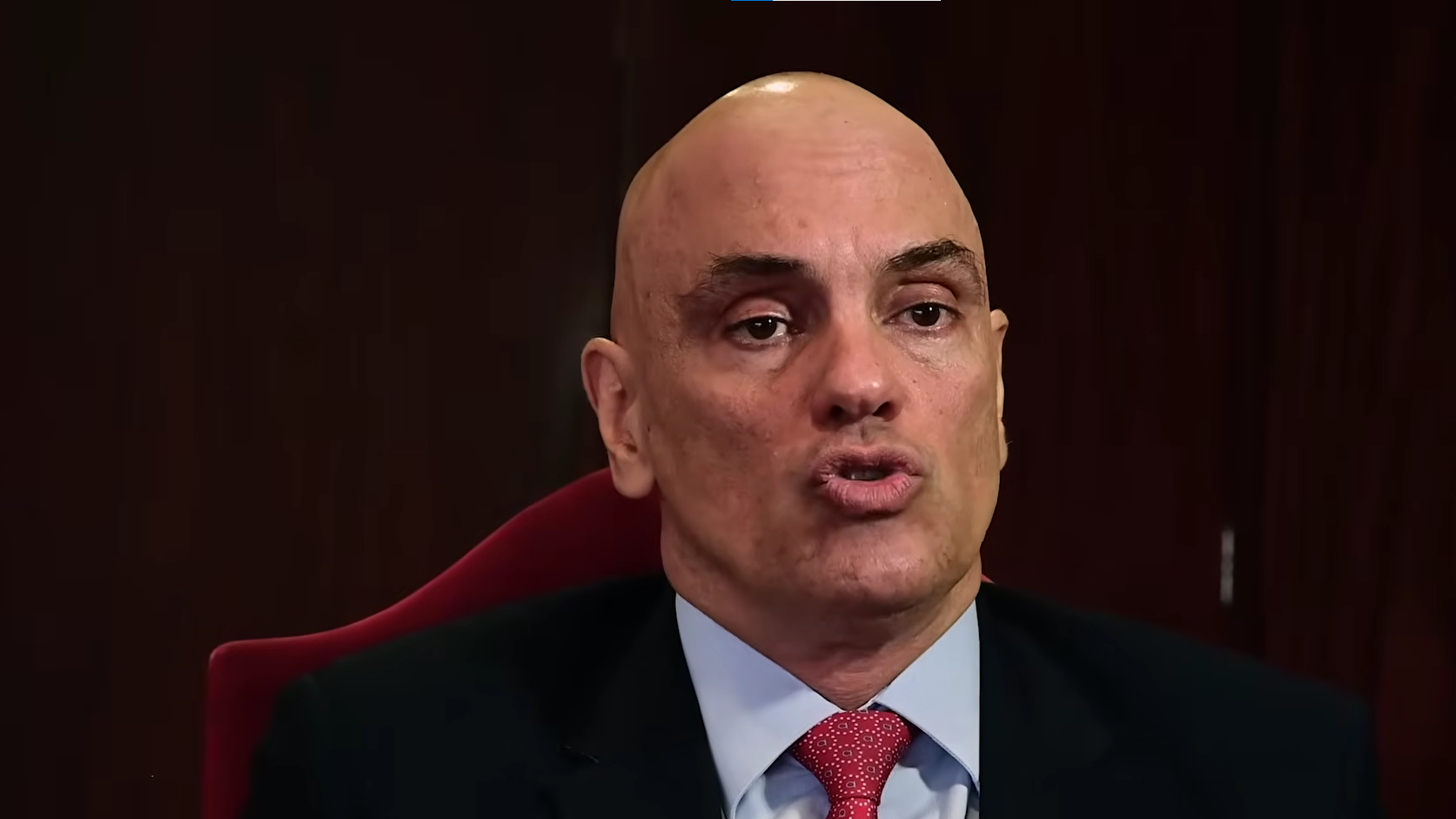 Moraes pede manifestação da PGR sobre inclusão de Jair e Flávio Bolsonaro em inquérito